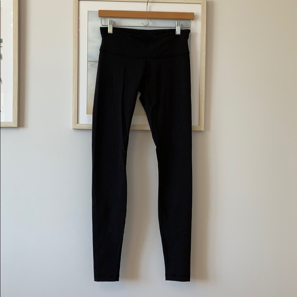 Wunder under Lululemon leggings
